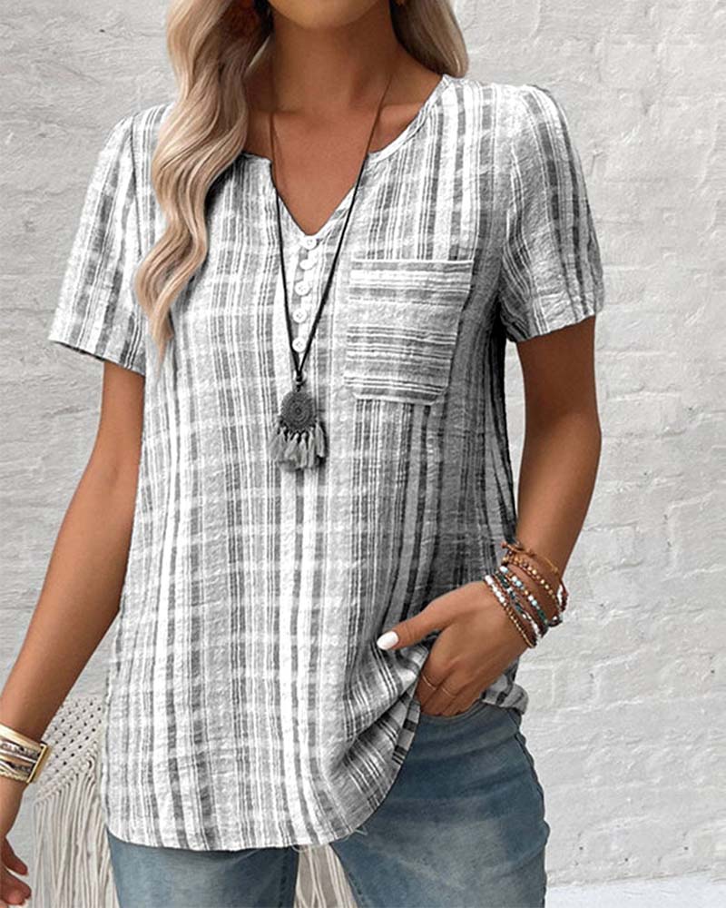 Khloe | Lässiges V-Ausschnitt-T-Shirt mit gestreiftem Karo-Muster
