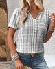 Khloe | Lässiges V-Ausschnitt-T-Shirt mit gestreiftem Karo-Muster