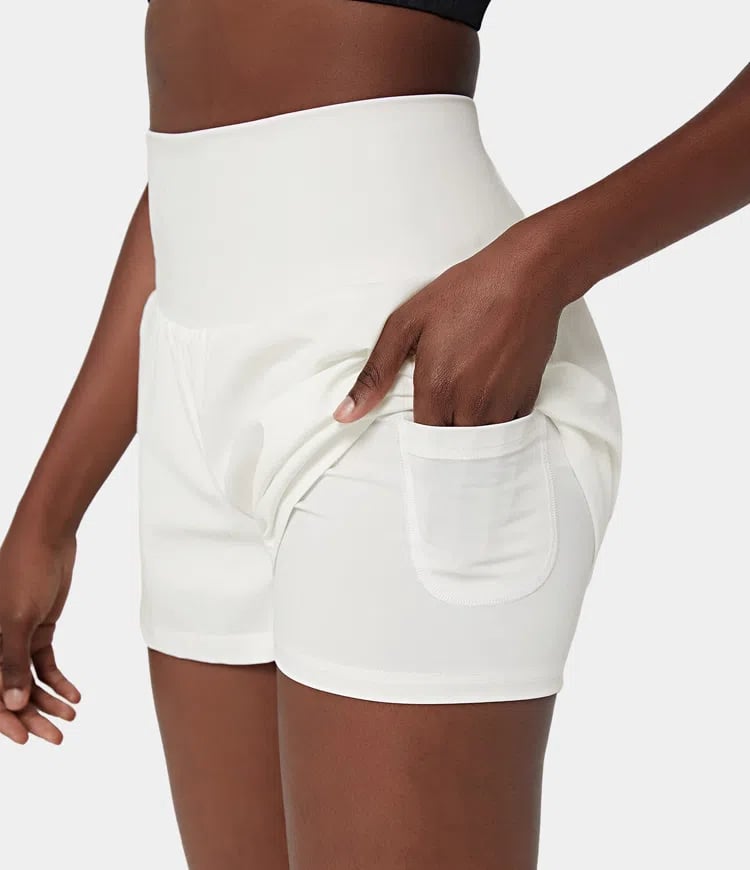 China | Sportliche Shorts mit hoher Taille und fließendem Oberstoff