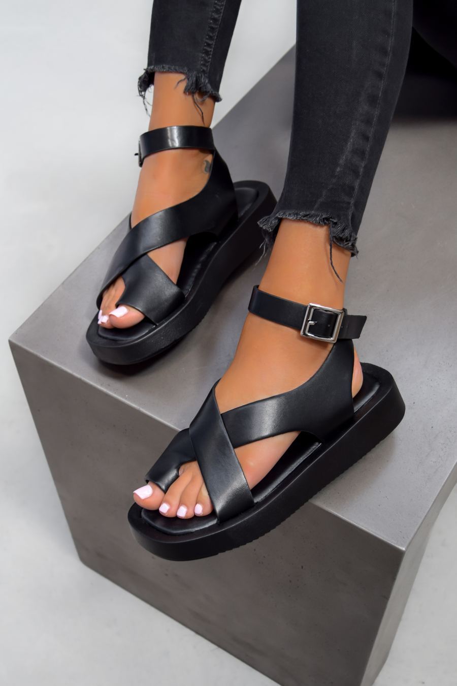 Shanah | Trendige Sandalen mit antikem Charme