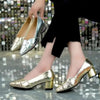 Sabri | Glänzende Chunky Heels mit spitzer Zehe