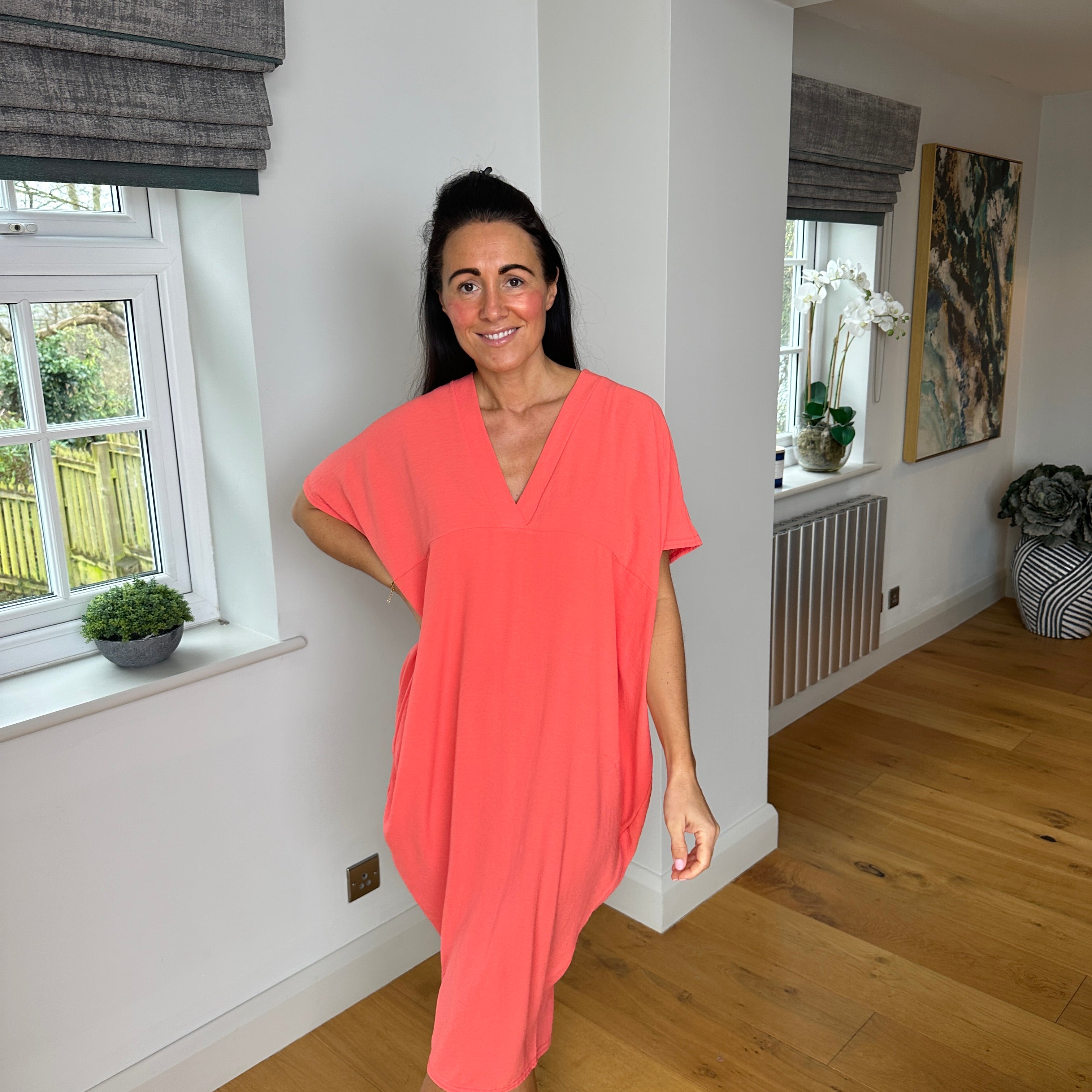 Fiena | T-Shirt-Kleid mit V-Ausschnitt in Übergröße