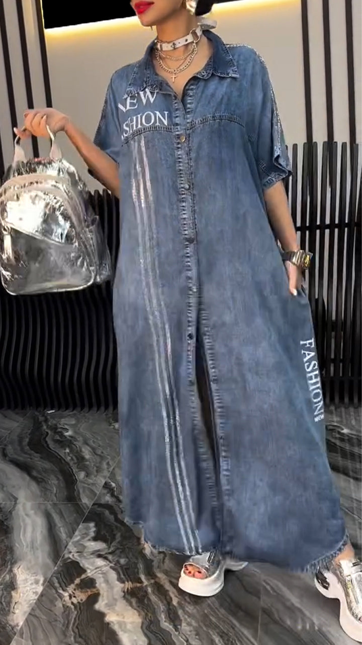 Rosia | Lässiges Maxi-Hemdkleid aus Denim mit Textdetails