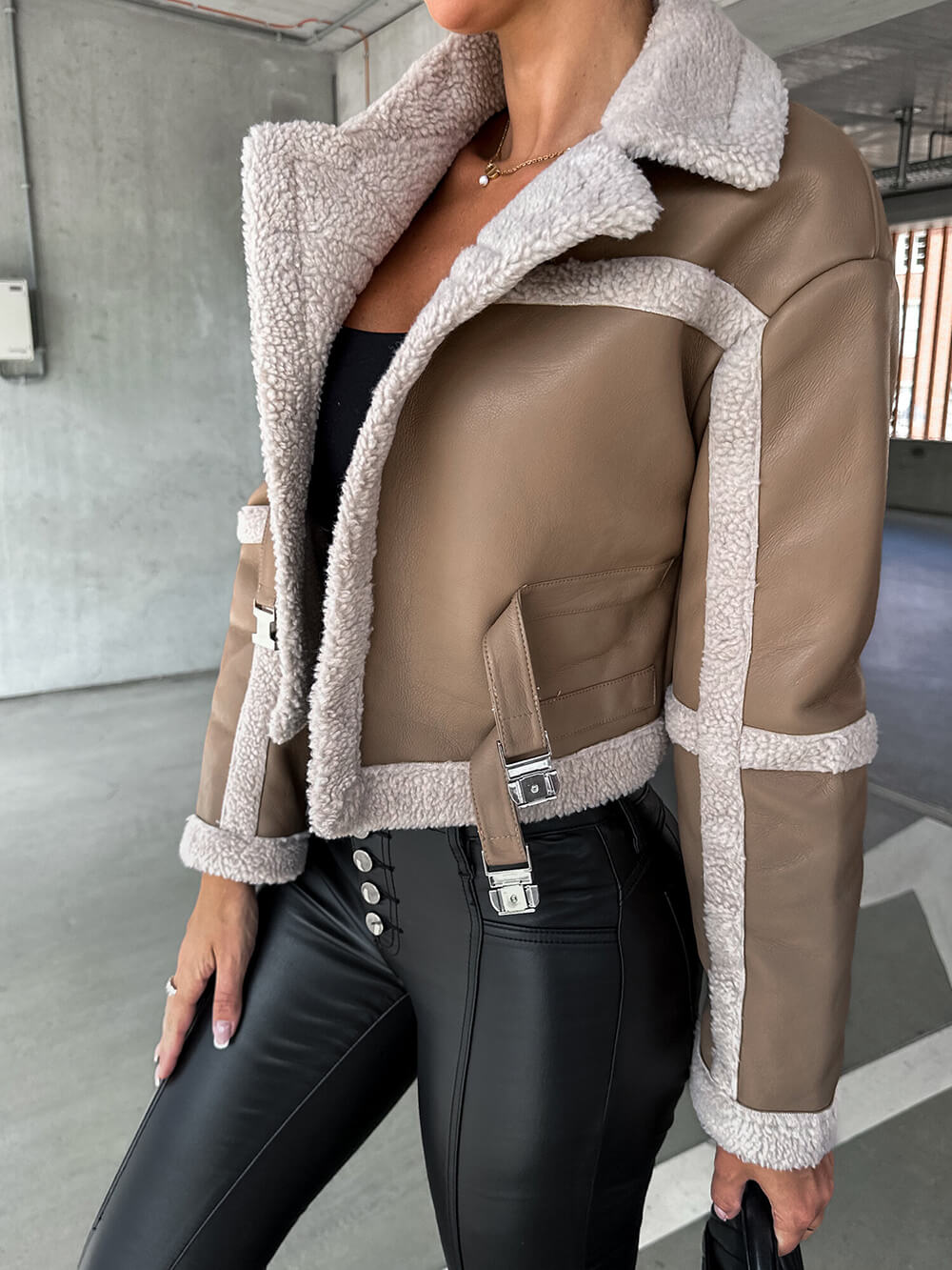 Marcelline™ – Elegante Lederjacke mit Plüschbesatz