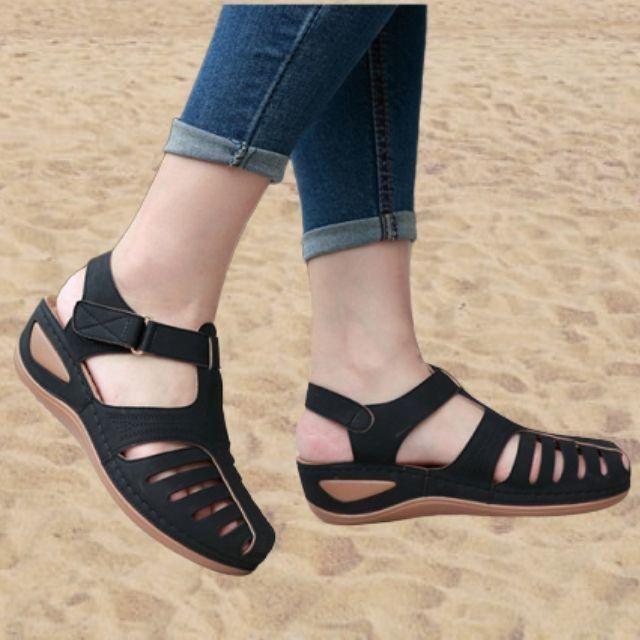 Conny | Ausgeschnittene Leder-Sandalen mit Knöchelriemen