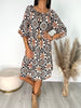 Lilianna | bequemes beige Kleid mit Muster für Curvy Damen