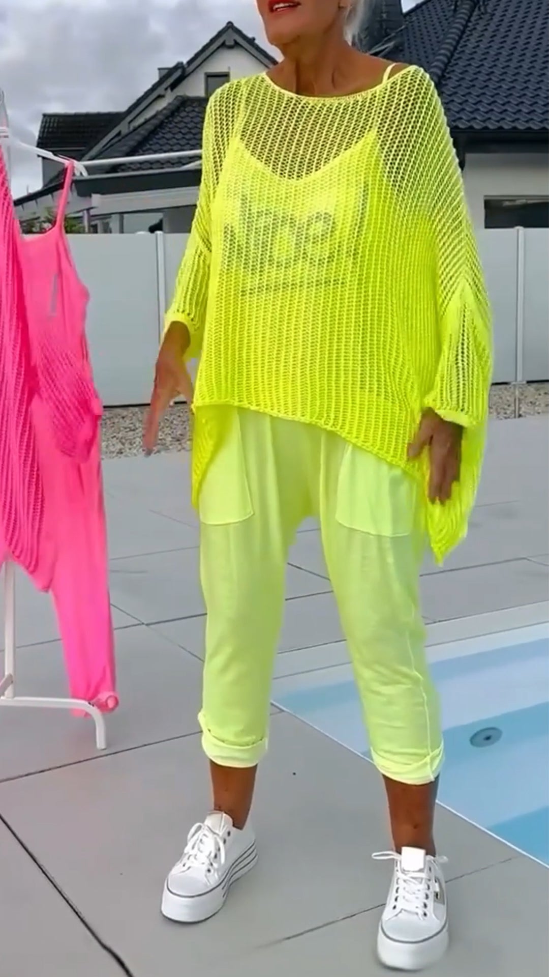 Daniela | lässiger Freizeit-Jumpsuit für Damen mit Smock und Buchstabendruck
