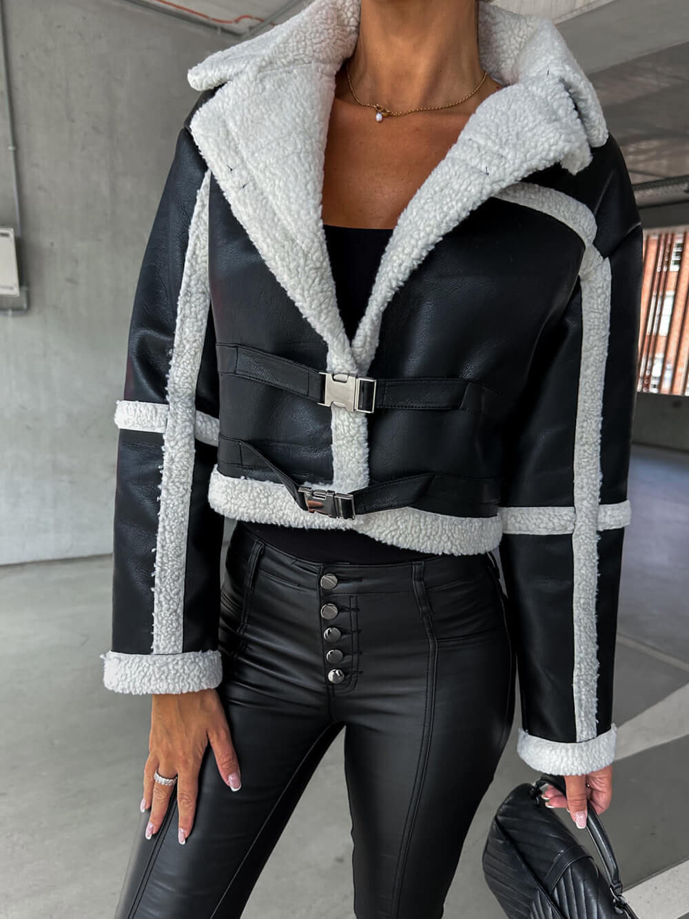Marcelline™ – Elegante Lederjacke mit Plüschbesatz - Jackets - Schwarz Ecru / S