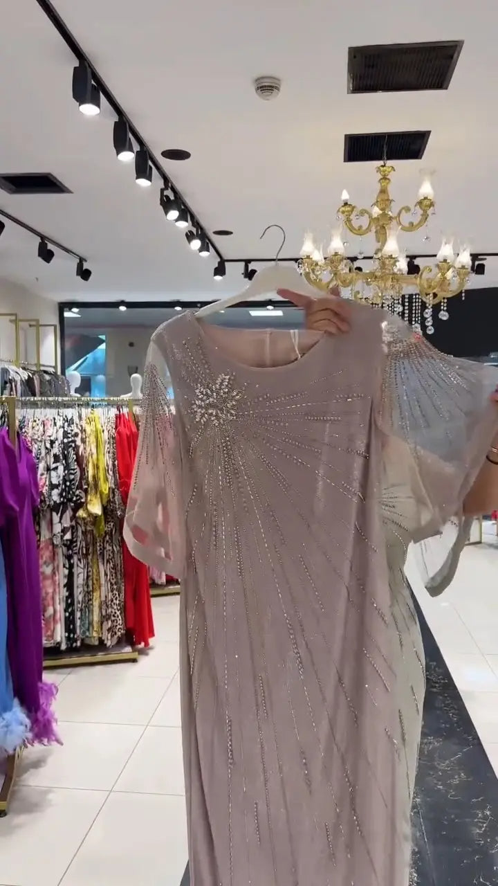 Lucy | modernes Damenkleid, schmeichelnde Passform.