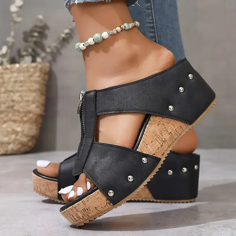 Noora | Modische Keilsandalen mit funktionellem Reißverschluss