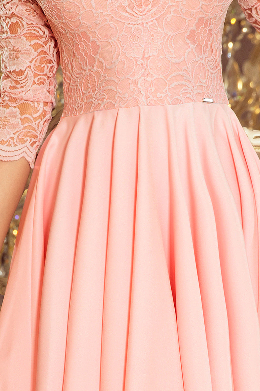 Zoya | klassisches Kleid mit Spitzenausschnitt und langer Rückansicht