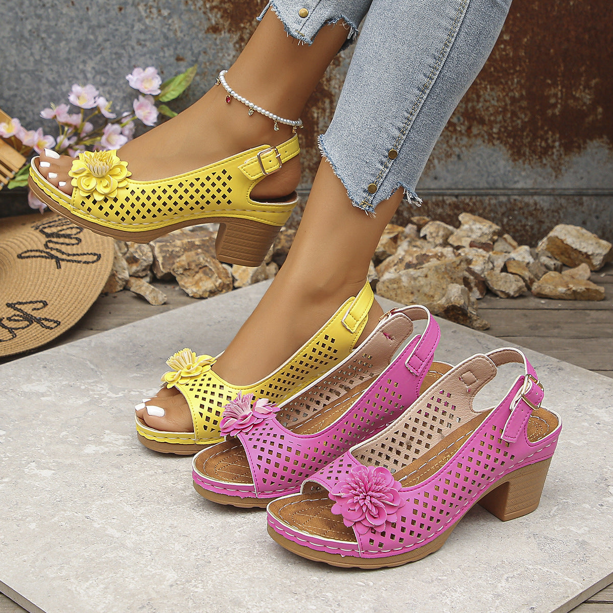 Giona | Schicke florale Keilsandalen