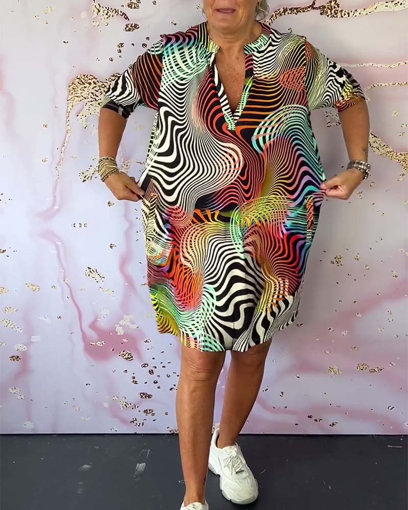 Ainsley | Sommerliches V-Neck-Kleid mit buntem Muster