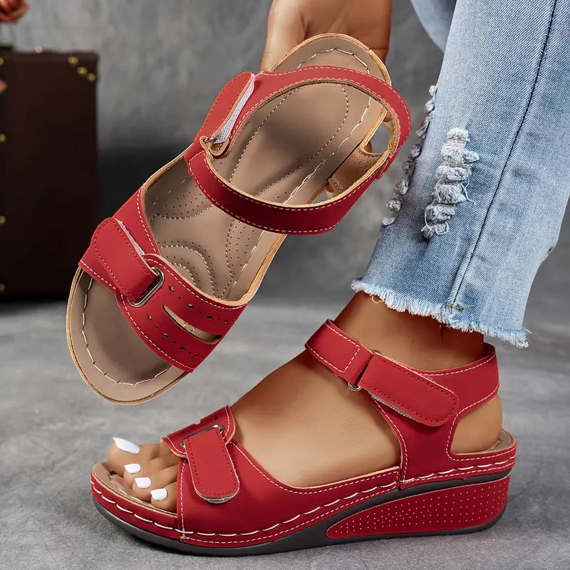 Sage | stilvolle orthopädische Sandalen mit komfortablem Keilabsatz