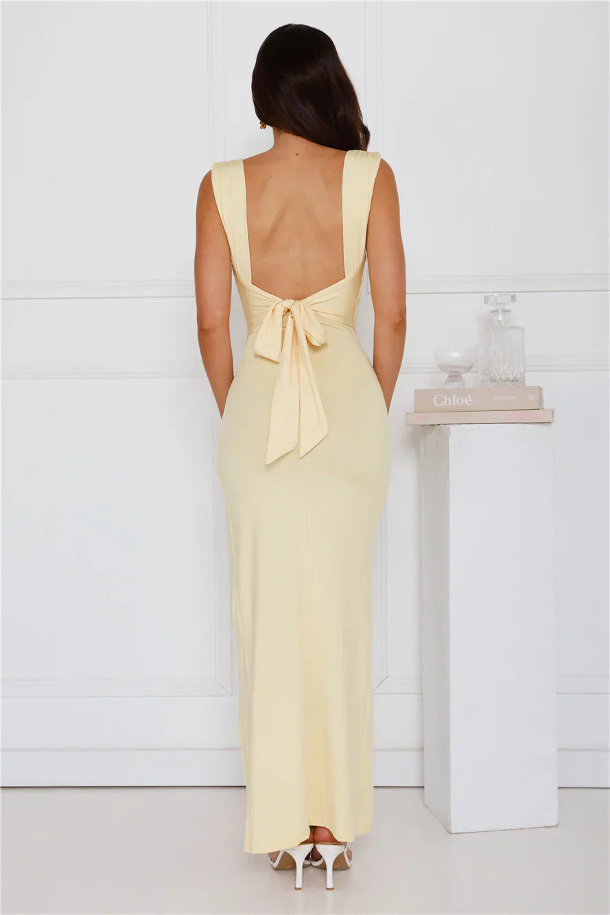 Mikai | Rückenfreies Krawattenkleid mit Schlitz