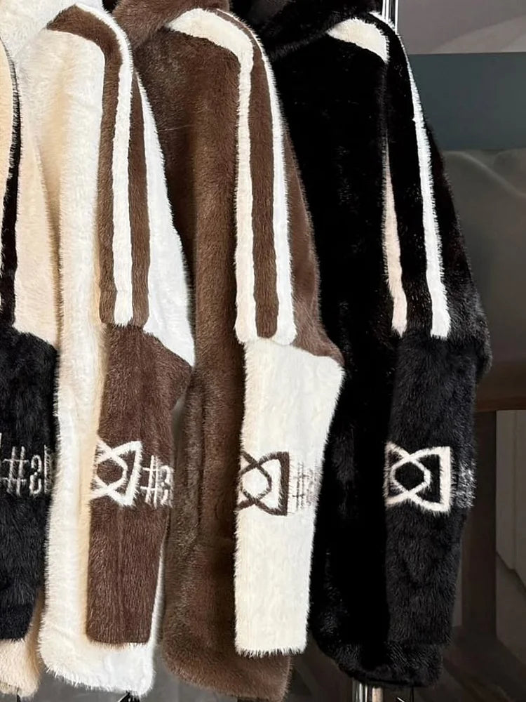 Relina | Gestreifter Plüschmantel mit Kapuze