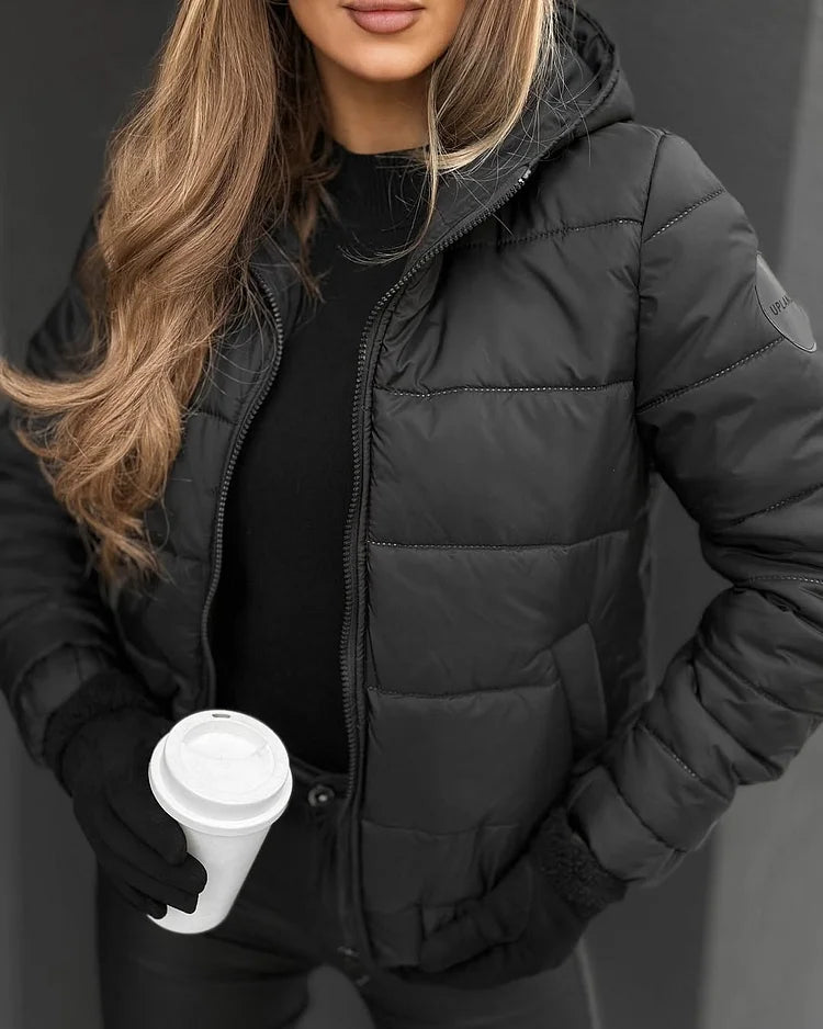 Juria | Kurze, warme Damenjacke mit Kapuze