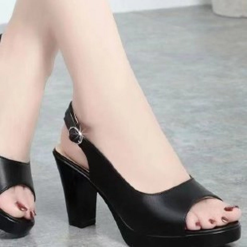 Misty | Kurze dicke Stiefel mit Schnallenabsatz