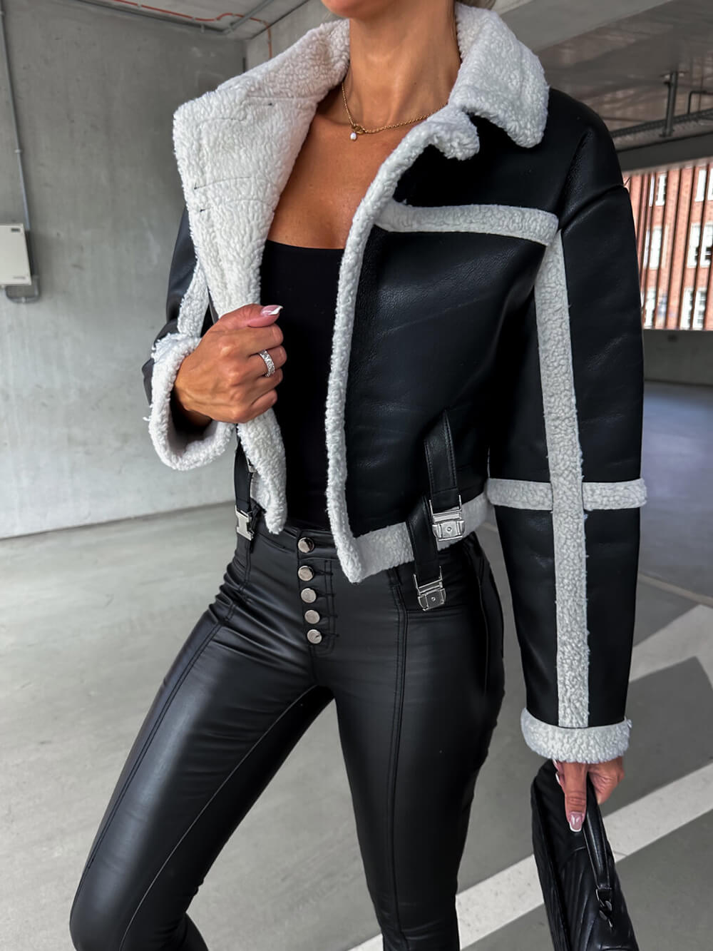 Marcelline™ – Elegante Lederjacke mit Plüschbesatz - Jackets - Schwarz Ecru / S