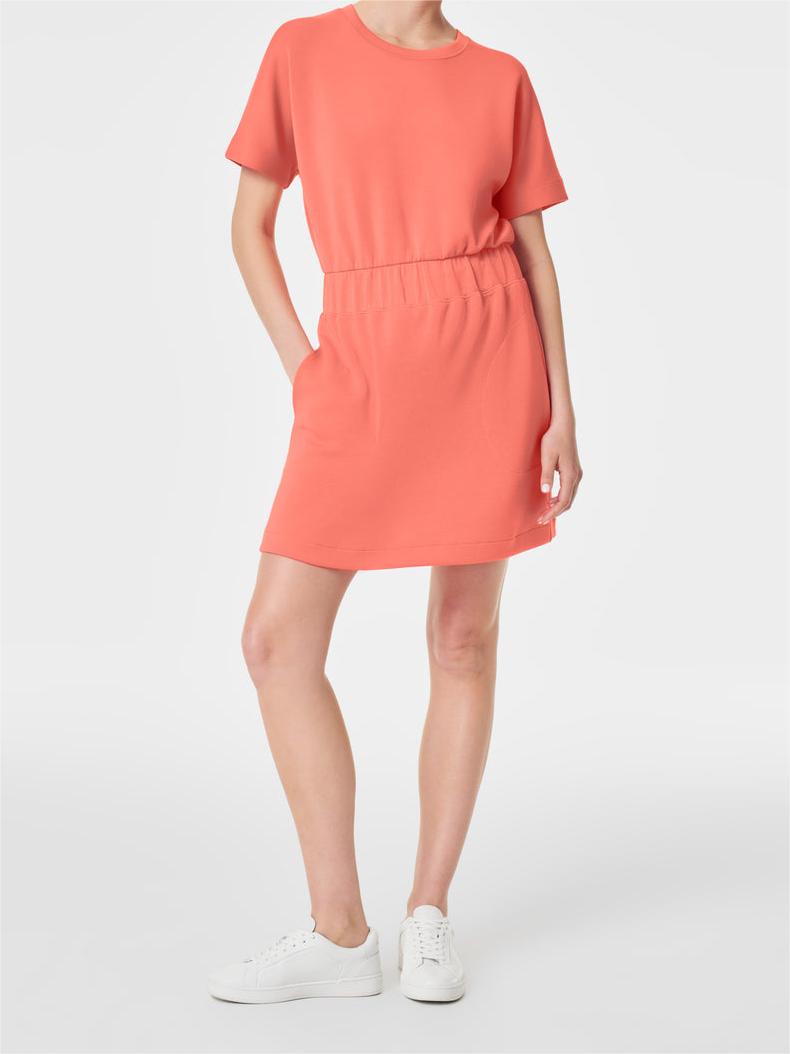 Luźna sukienka typu t-shirt z elastyczną talią👗