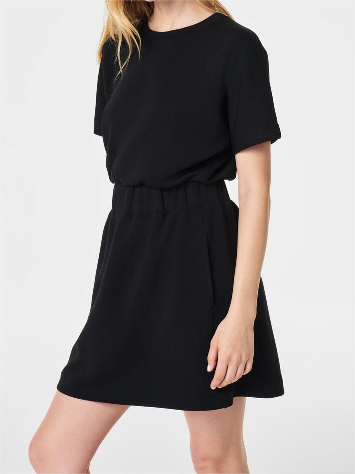 Luźna sukienka typu t-shirt z elastyczną talią👗