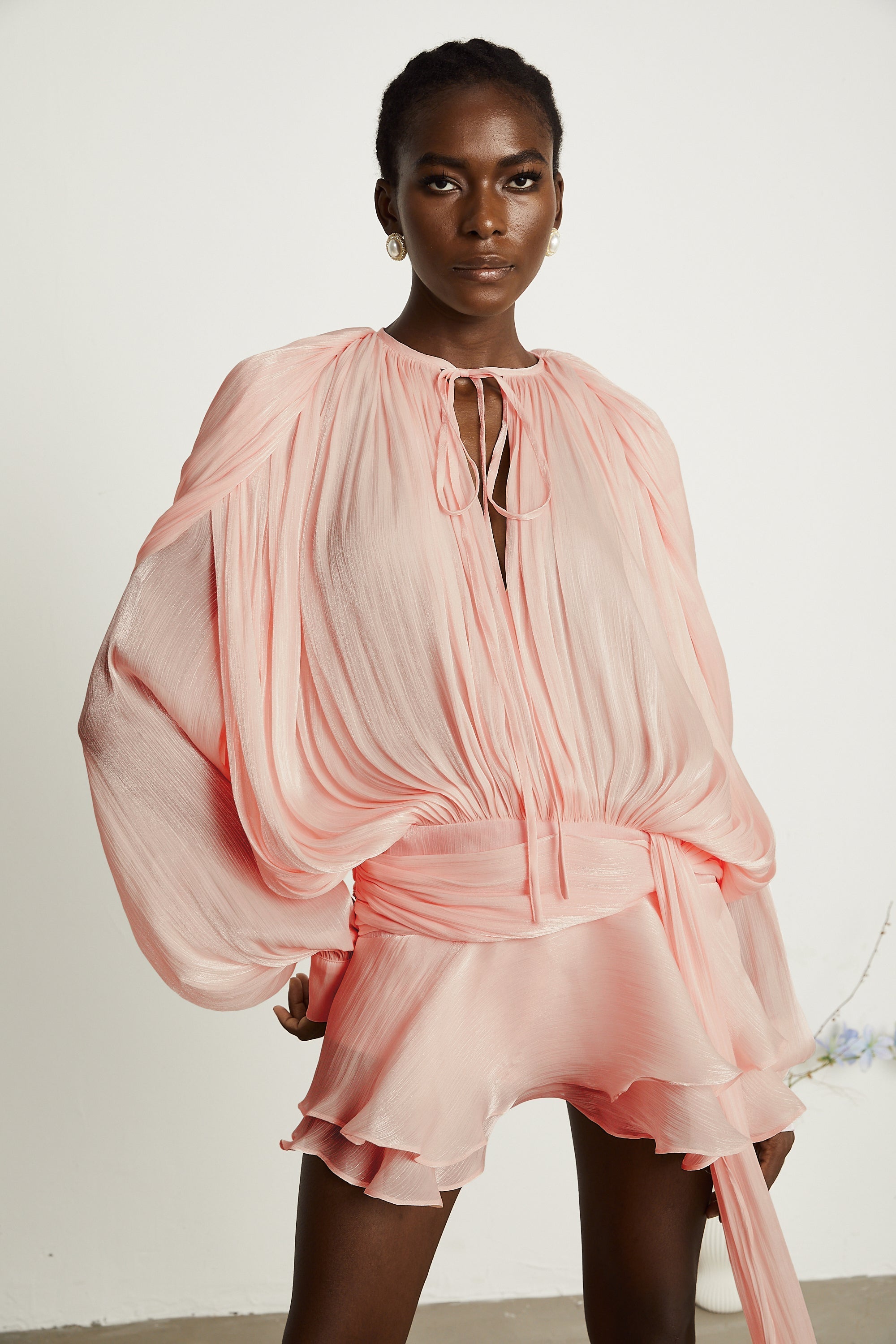 Emberlynn | rosa Minikleid mit gerafftem Design