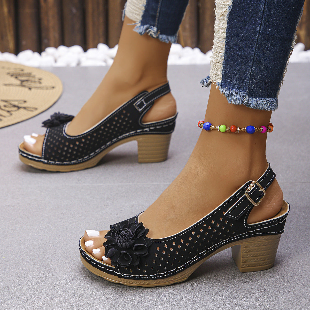 Giona | Schicke florale Keilsandalen