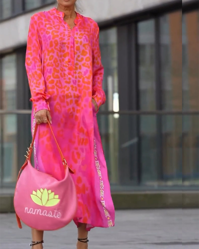 Kia | Langarmkleid mit Schlitz und Leo-Print
