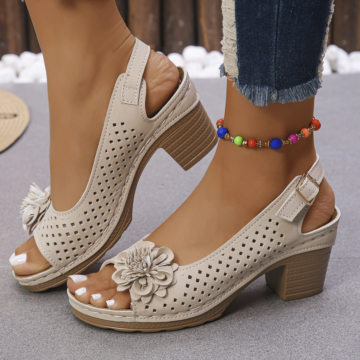 Giona | Schicke florale Keilsandalen