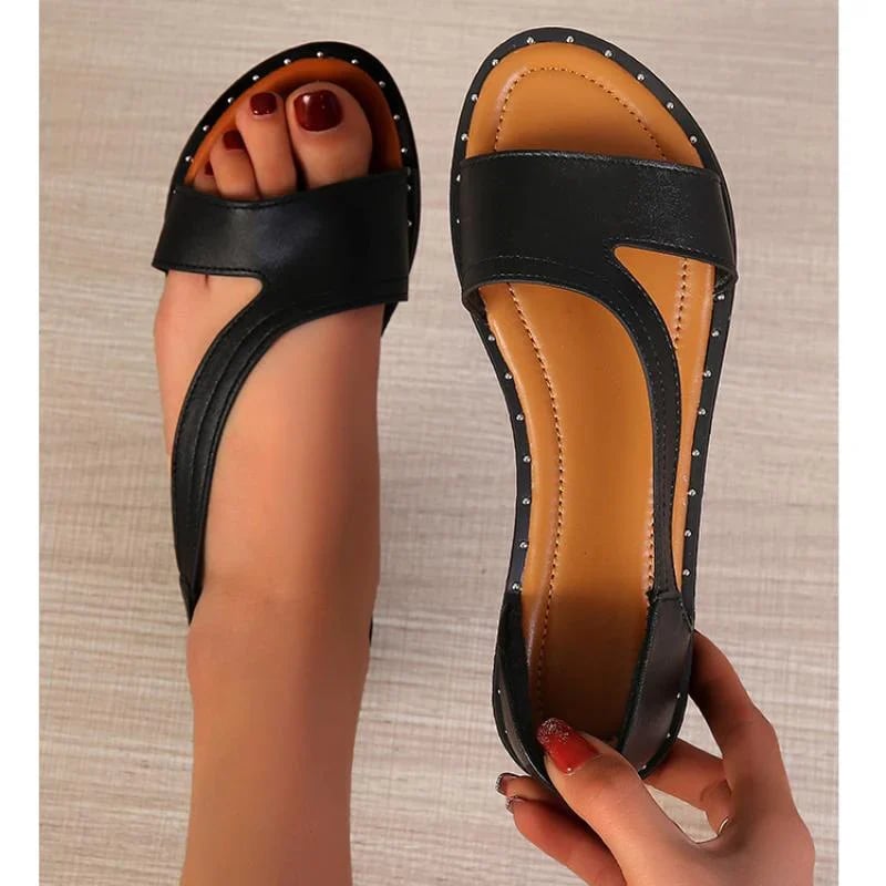 Ronda | Nietenbesetzte Sohle Flache Sandalen