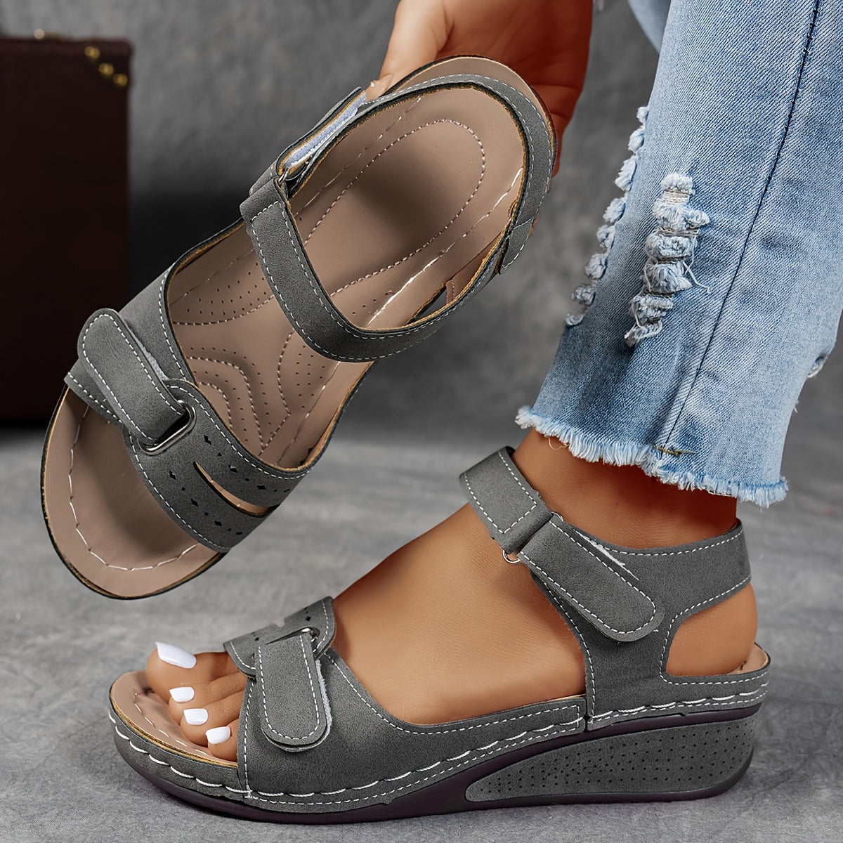 Venusa | Modische Keilsandalen aus Leder mit Halt