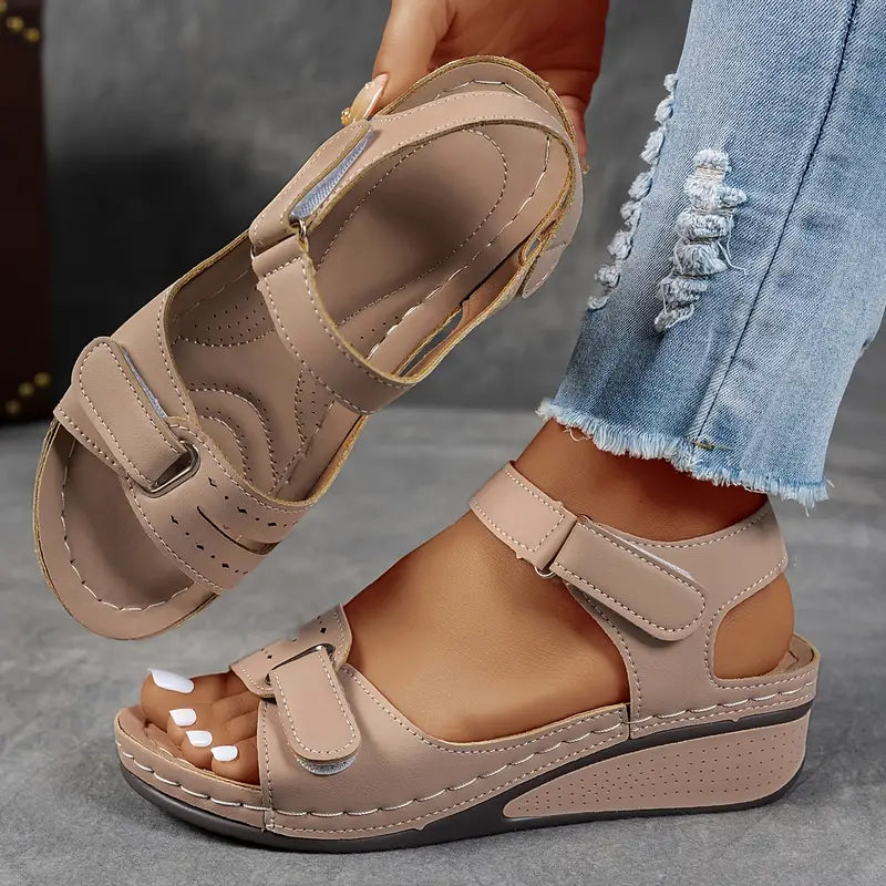 Sage | stilvolle orthopädische Sandalen mit komfortablem Keilabsatz