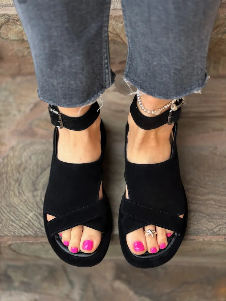 Kasey | trendige Römersandalen mit fischförmiger Schnalle für den Sommer
