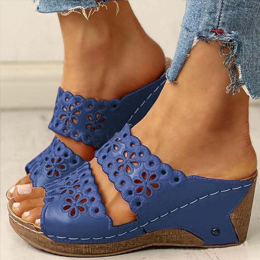 Cari | Bestickte Wedge-Sandalen aus Leder