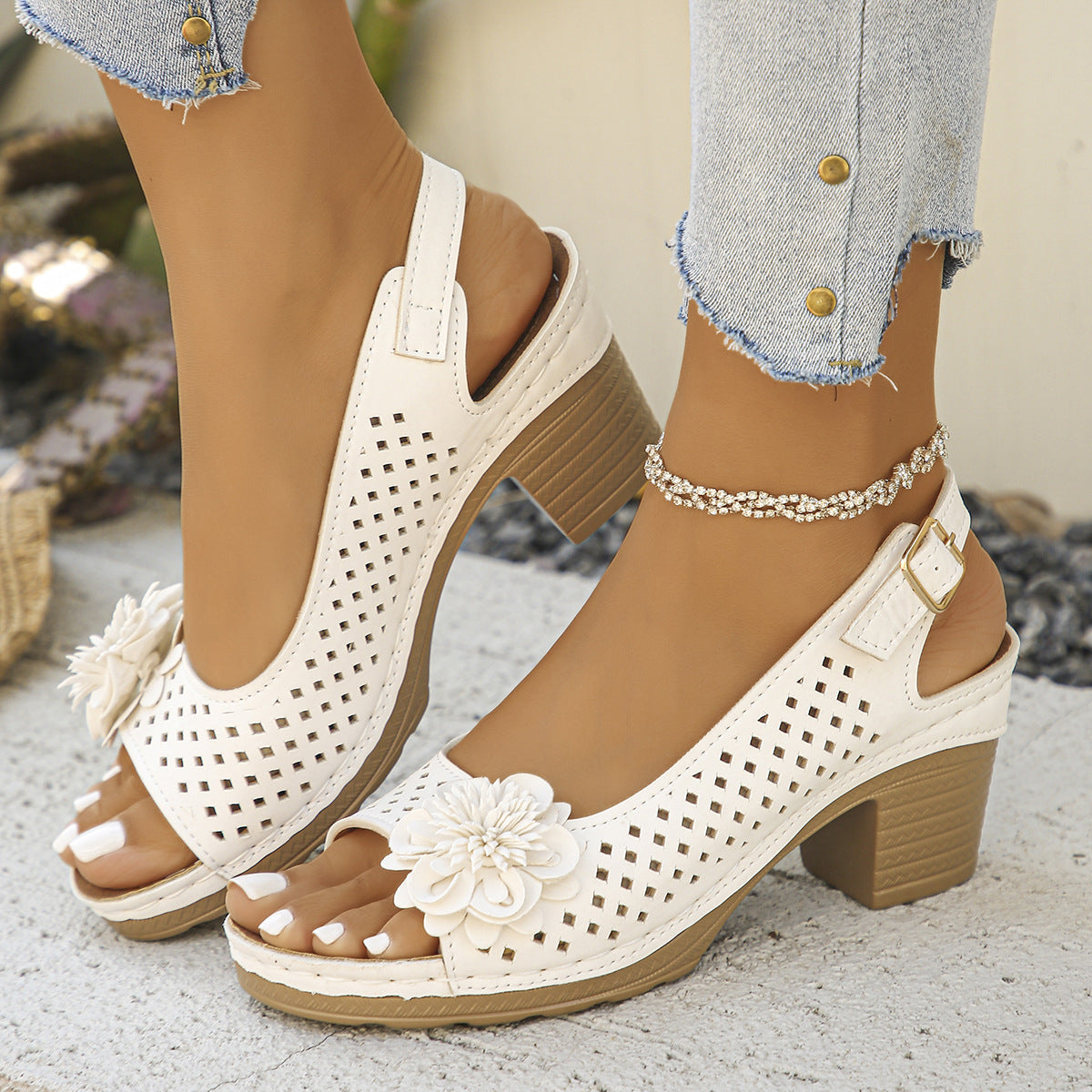 Giona | Schicke florale Keilsandalen