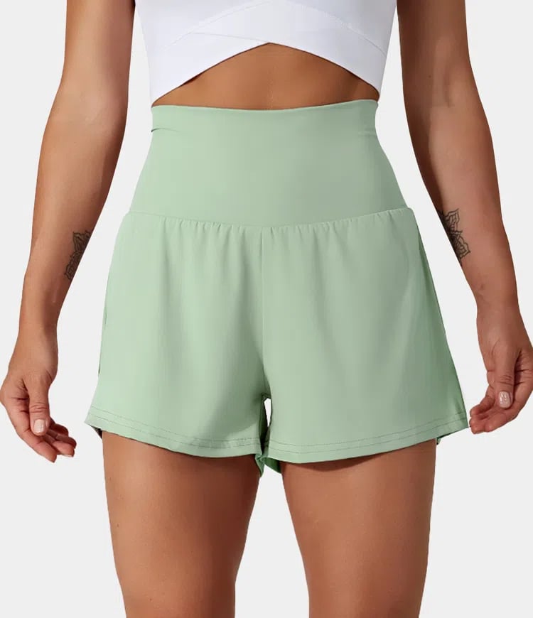 China | Sportliche Shorts mit hoher Taille und fließendem Oberstoff