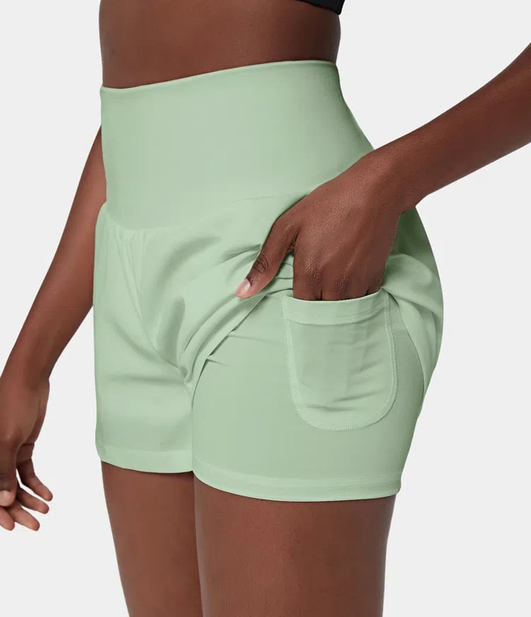 China | Sportliche Shorts mit hoher Taille und fließendem Oberstoff