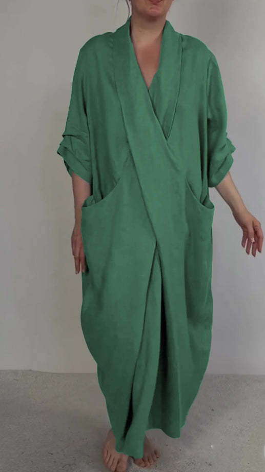 Aiya | Elegantes minimalistisches Kleid mit Tasche und V-Ausschnitt