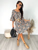 Lilianna | bequemes beige Kleid mit Muster für Curvy Damen