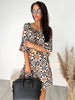 Lilianna | bequemes beige Kleid mit Muster für Curvy Damen