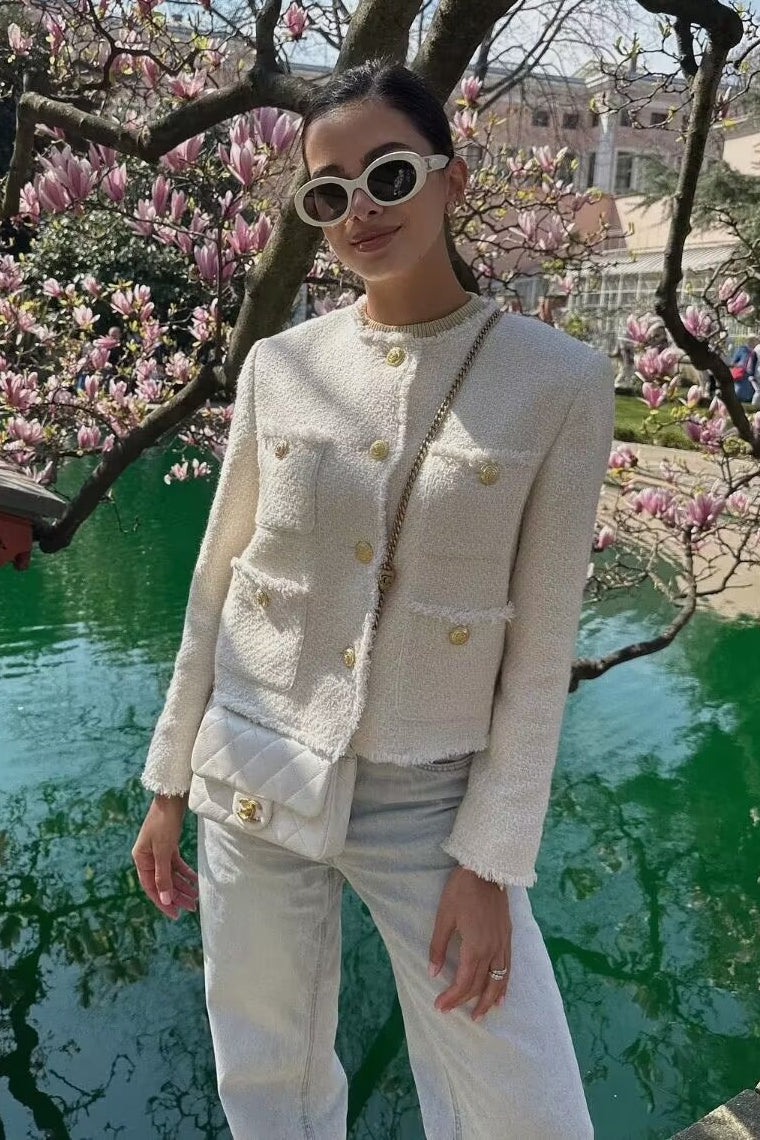 Clarila | Kurze Bouclé-Jacke mit Kristallknöpfen