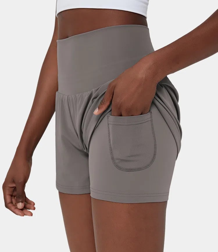 China | Sportliche Shorts mit hoher Taille und fließendem Oberstoff