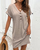 Arielle™ | Kleid mit V-Ausschnitt und Knopfverschluss