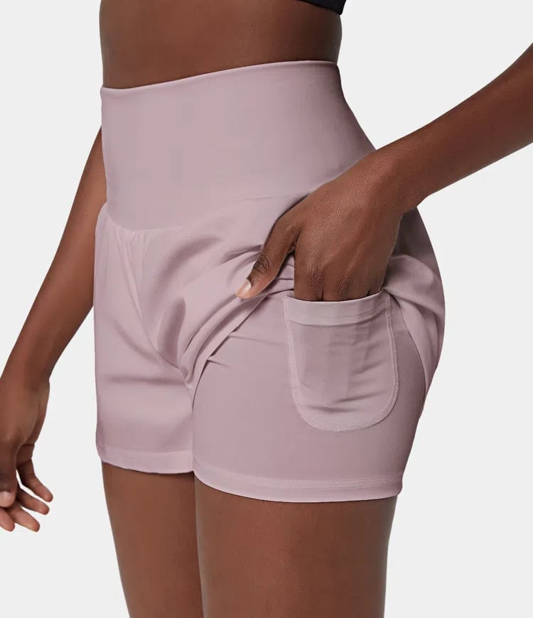 China | Sportliche Shorts mit hoher Taille und fließendem Oberstoff