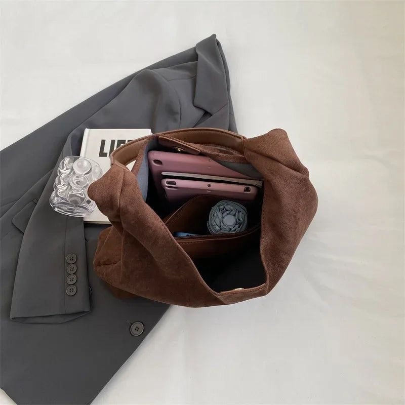 Nala™ - Zeitlose Wildleder Schultertasche - Kastanienbraun