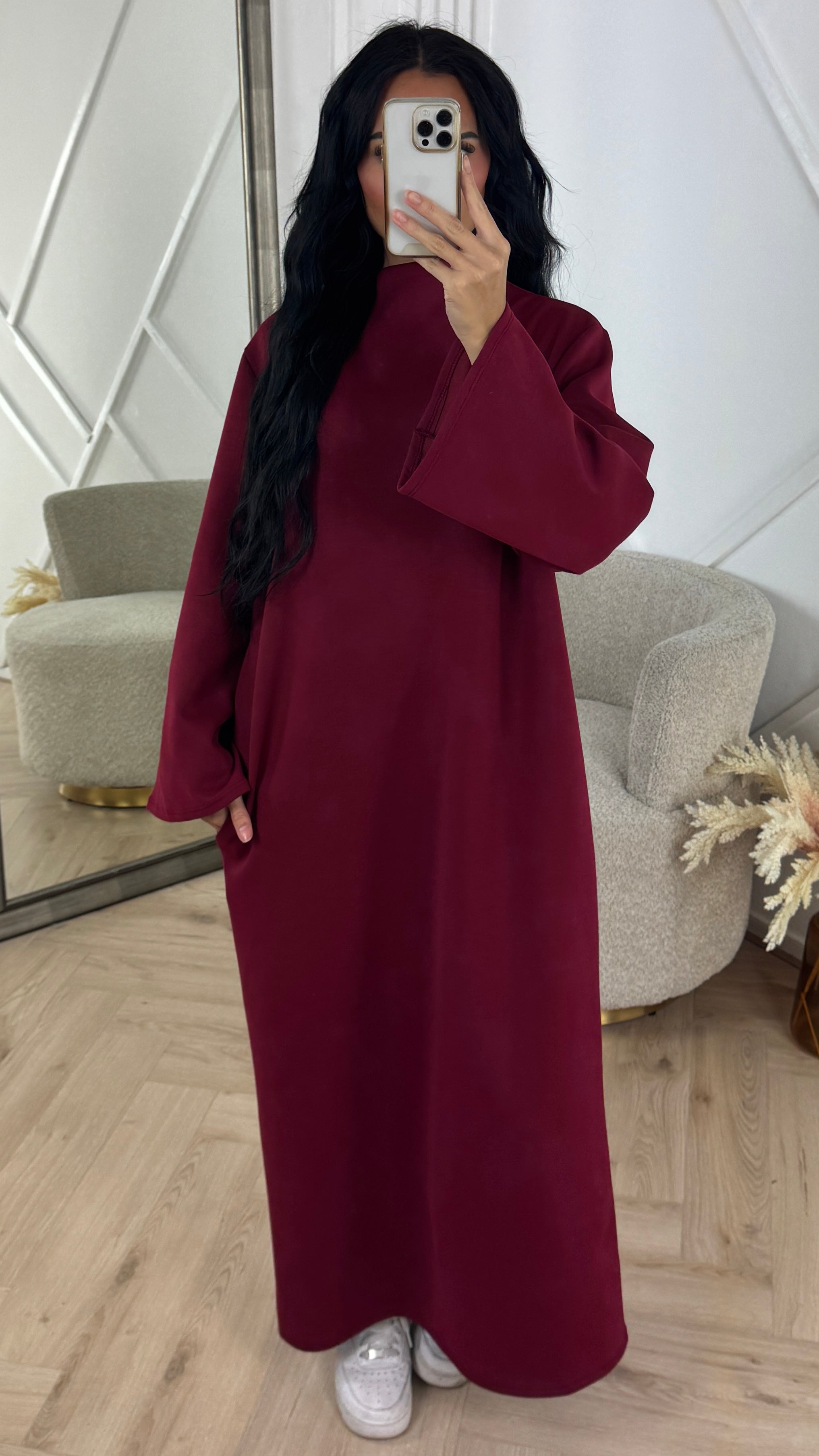 Zusila | Minimalistische Maxikleid mit weiten Ärmeln