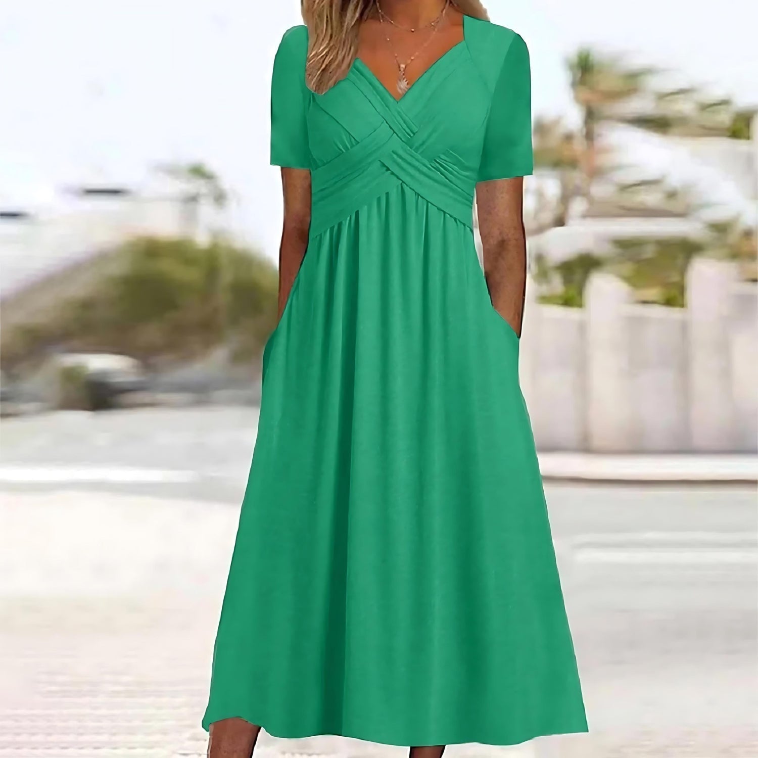 Nicolet | Süßes Midikleid mit V-Ausschnitt