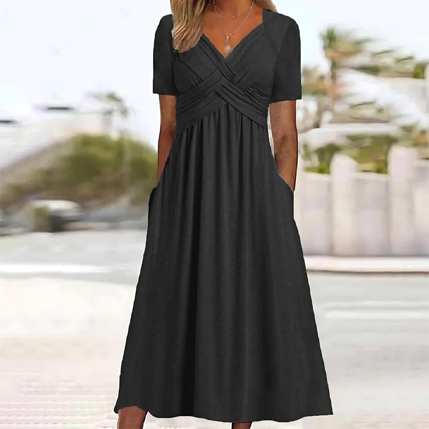 Nicolet | Süßes Midikleid mit V-Ausschnitt