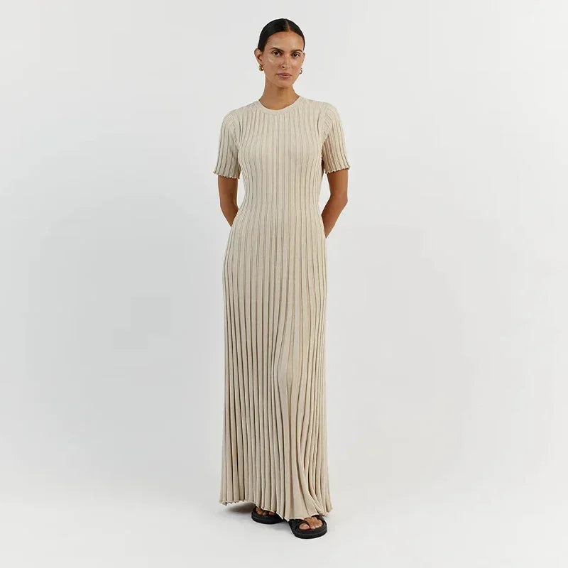 Anastasia | Geripptes Strick-Maxikleid