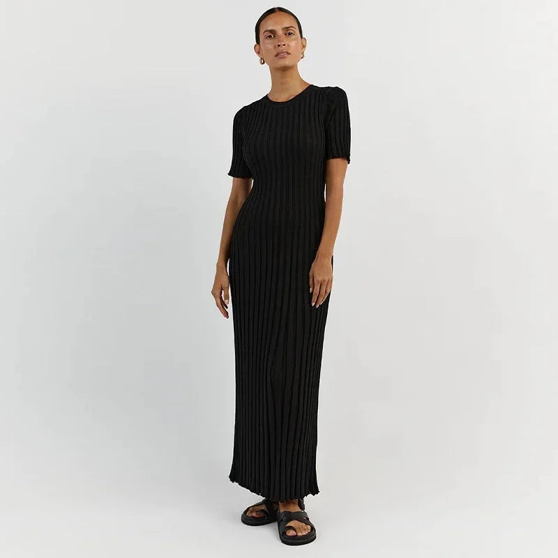 Anastasia | Geripptes Strick-Maxikleid